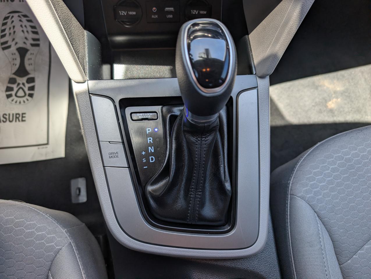 Hyundai Elantra SE 6AT 2020