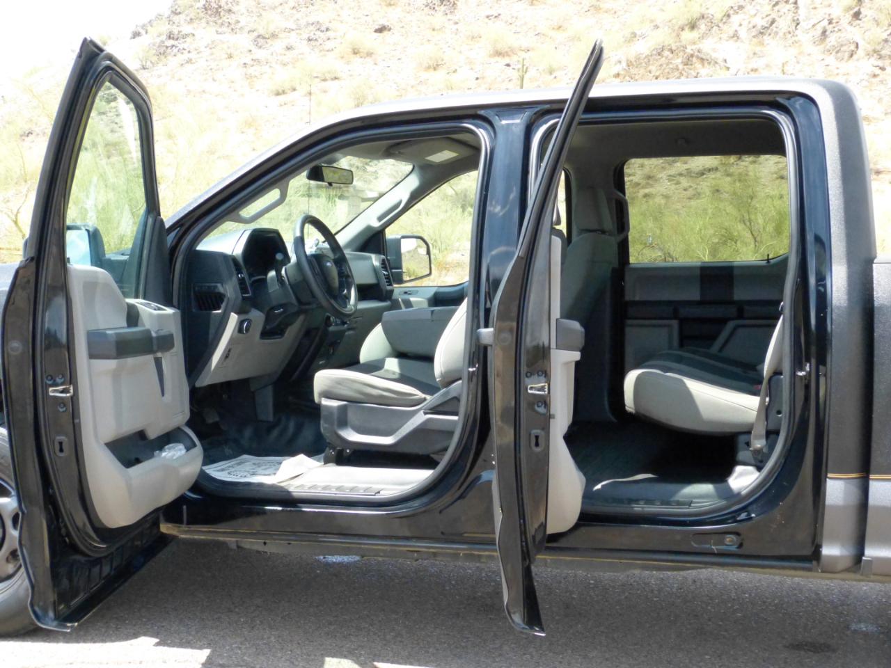 Ford F-150 XLT SuperCrew Short Bed 4WD 2017