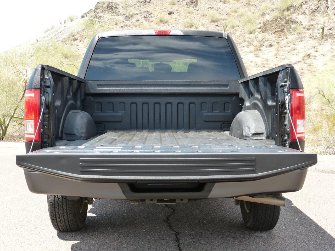 Ford F-150 XLT SuperCrew Short Bed 4WD 2017