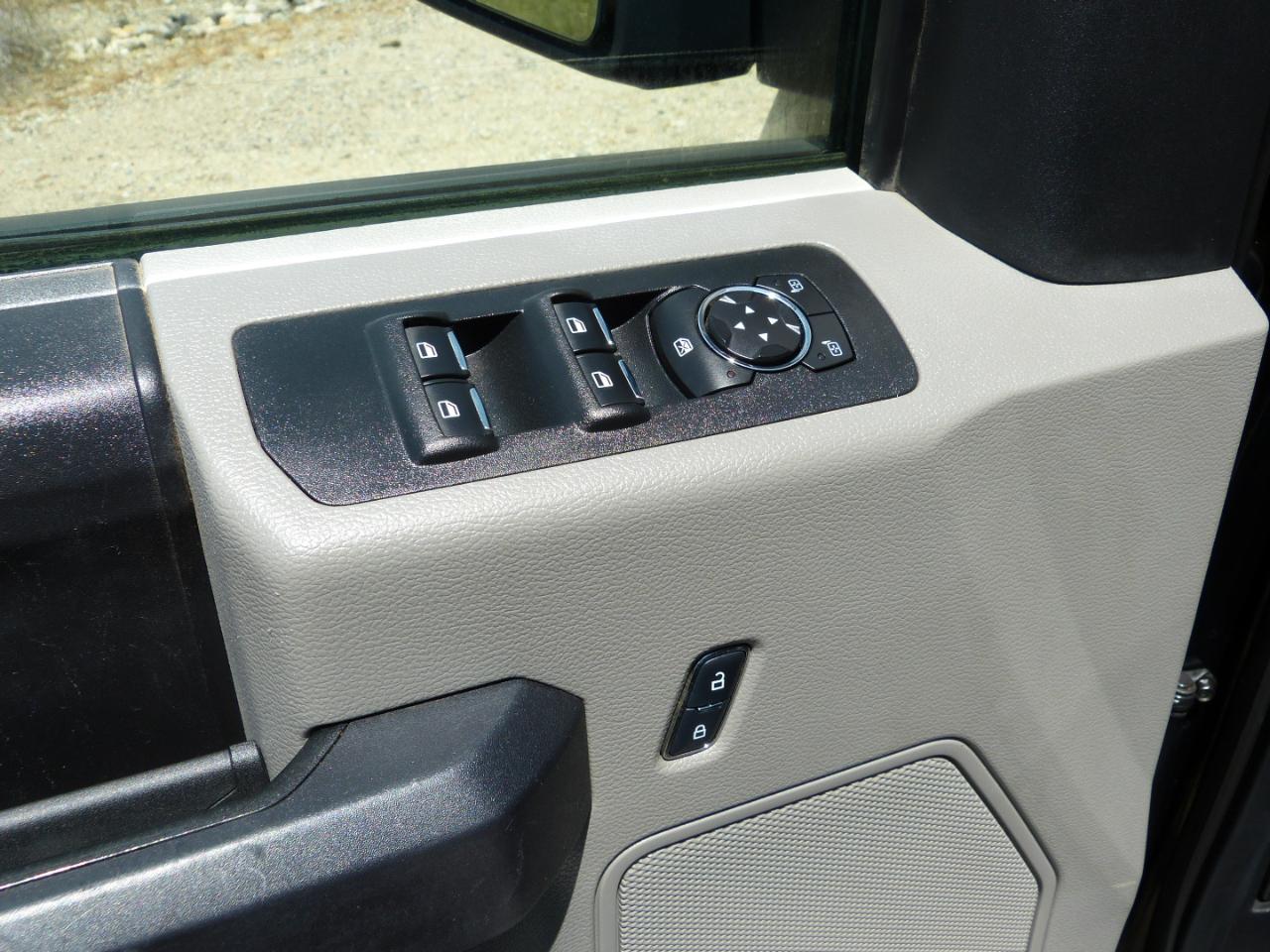 Ford F-150 XLT SuperCrew Short Bed 4WD 2017