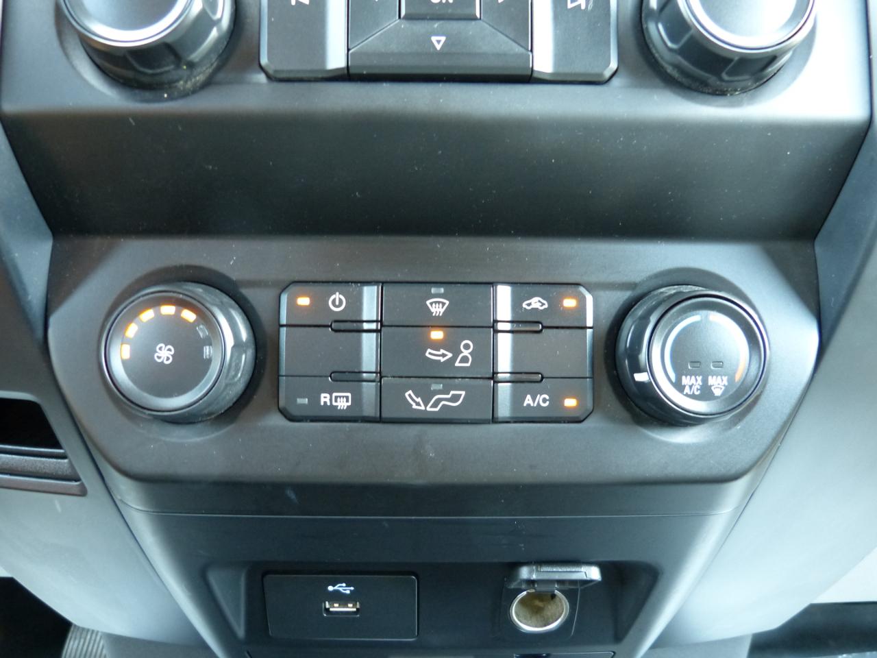 Ford F-150 XLT SuperCrew Short Bed 4WD 2017