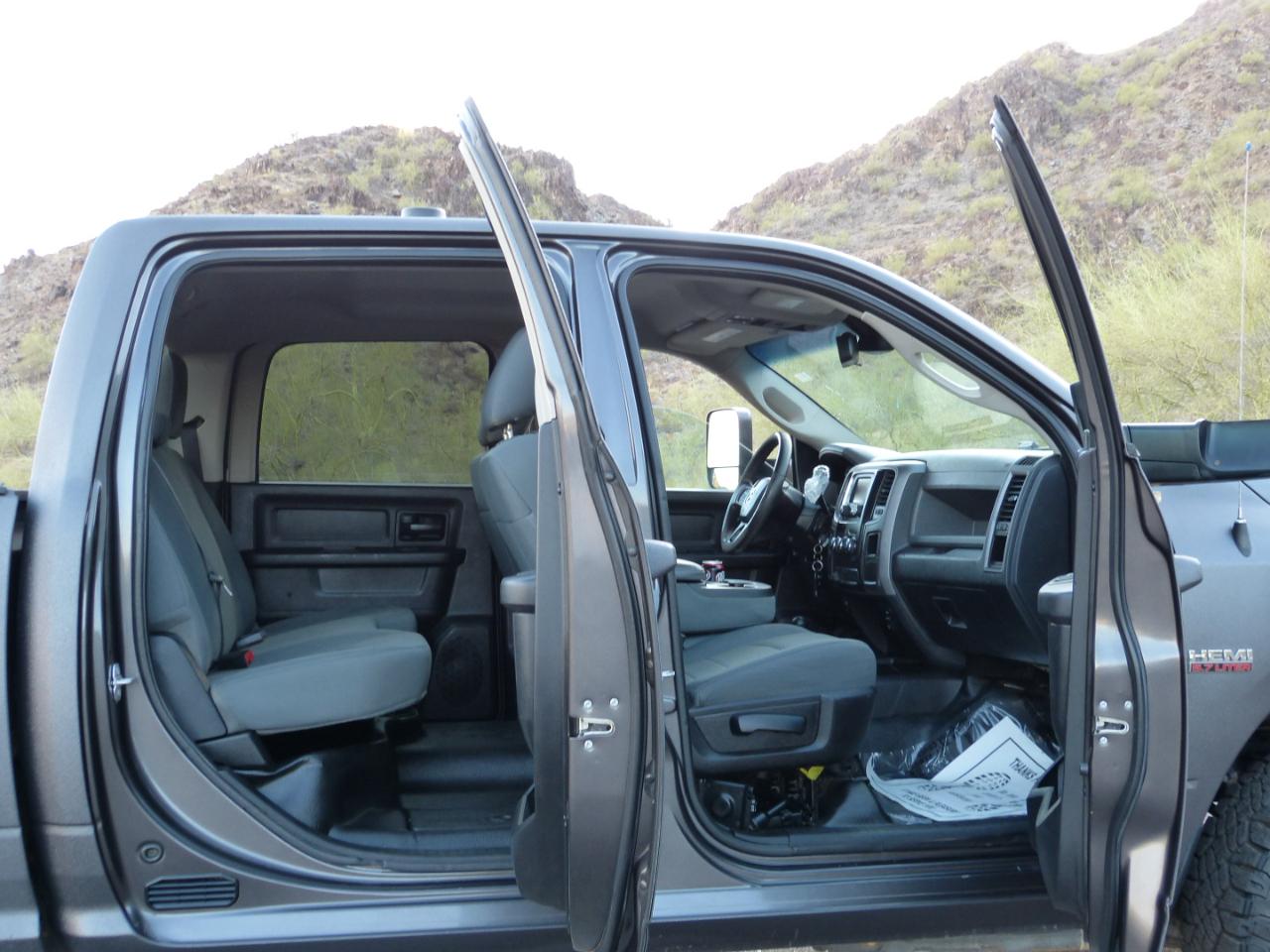 RAM 2500 Tradesman Crew Cab LWB 4WD 2016