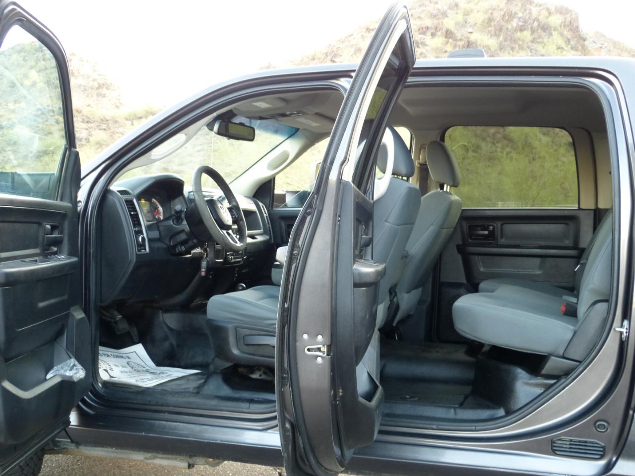 RAM 2500 Tradesman Crew Cab LWB 4WD 2016