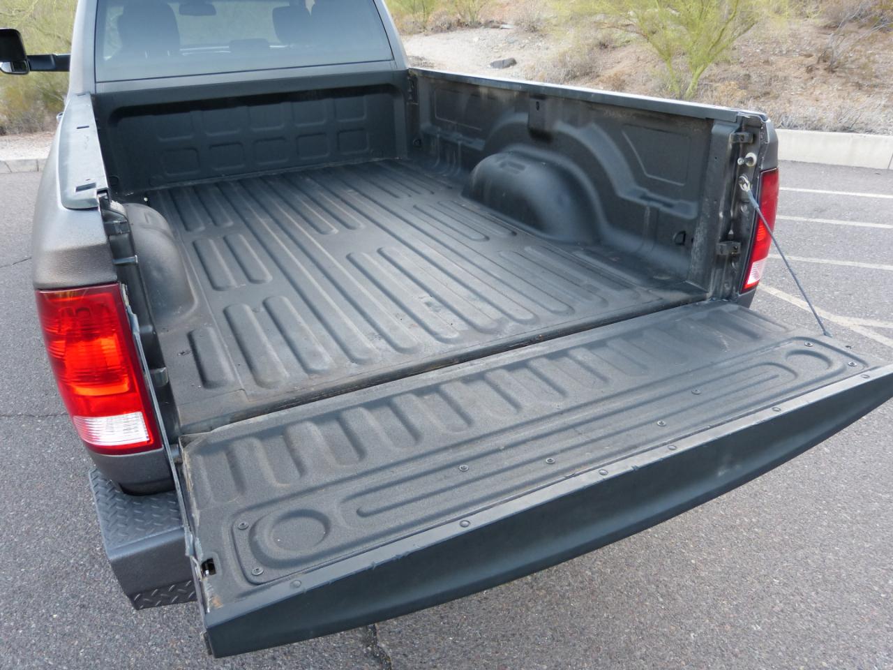 RAM 2500 Tradesman Crew Cab LWB 4WD 2016
