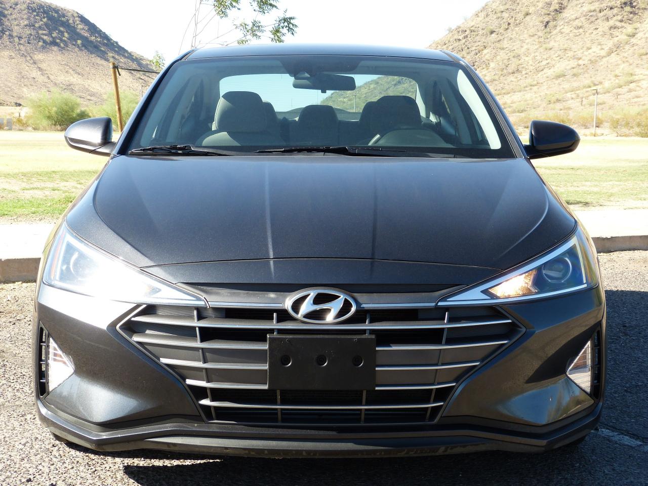 Hyundai Elantra SE 6AT 2020