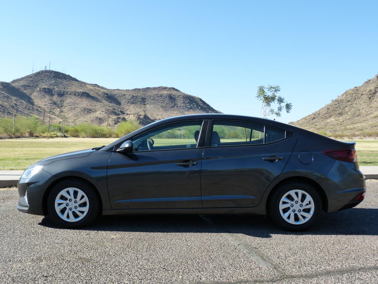 Hyundai Elantra SE 6AT 2020