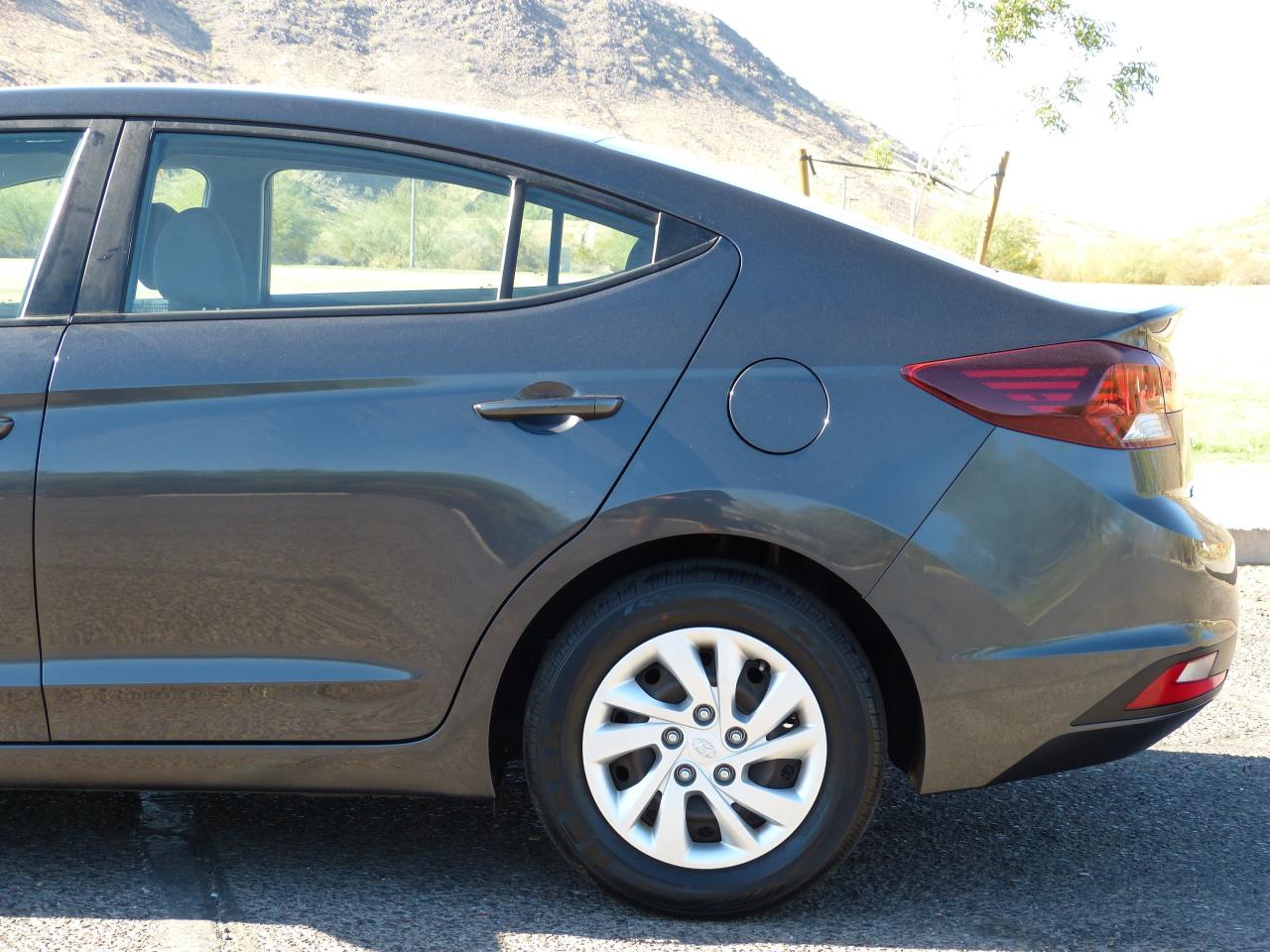 Hyundai Elantra SE 6AT 2020