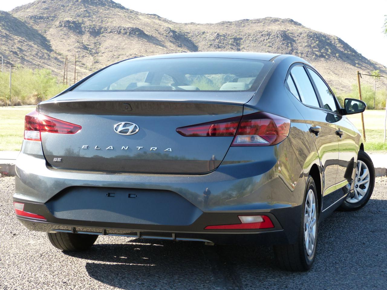 Hyundai Elantra SE 6AT 2020