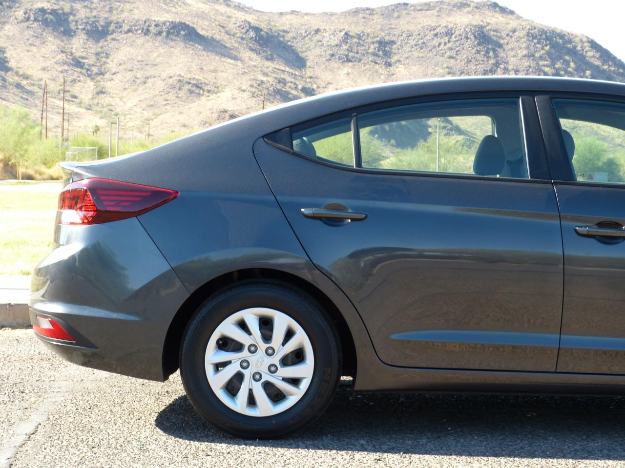 Hyundai Elantra SE 6AT 2020
