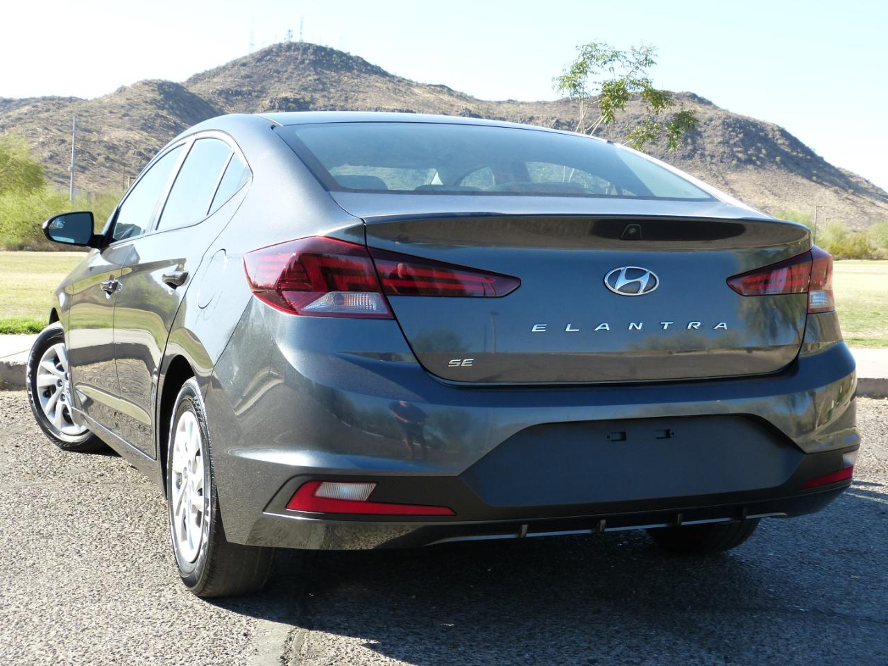 Hyundai Elantra SE 6AT 2020