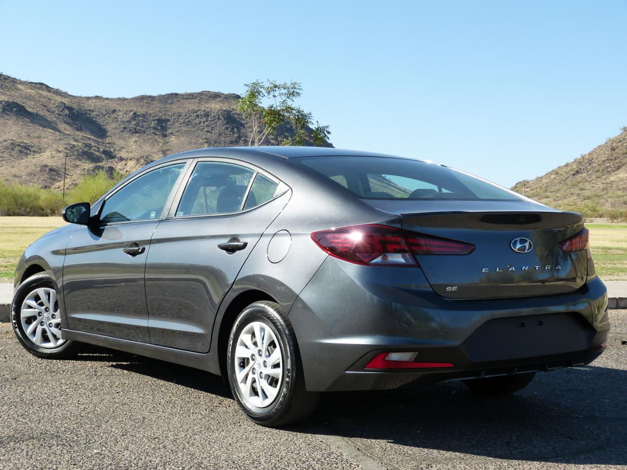 Hyundai Elantra SE 6AT 2020