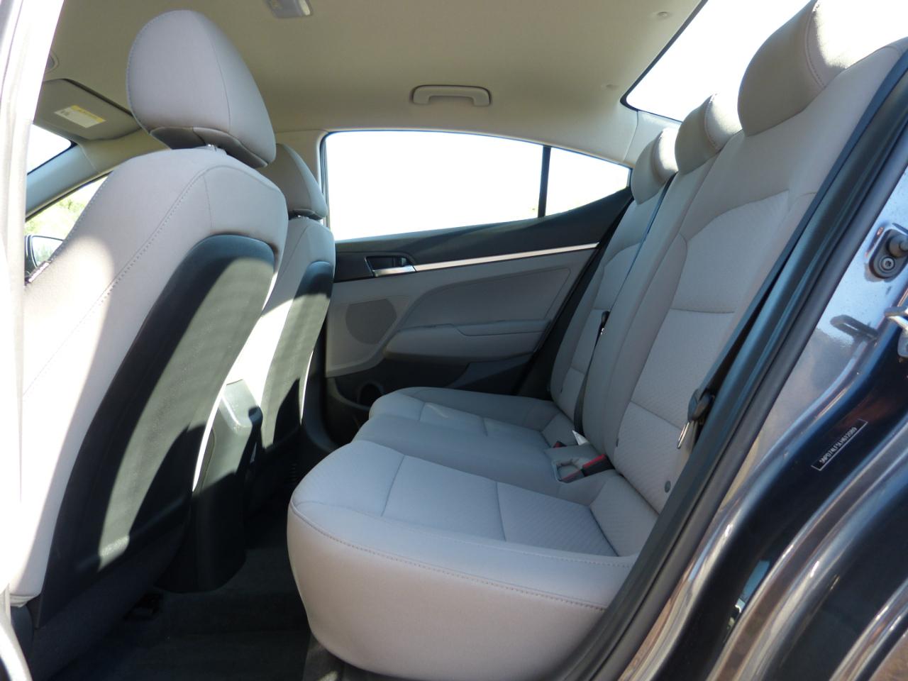Hyundai Elantra SE 6AT 2020