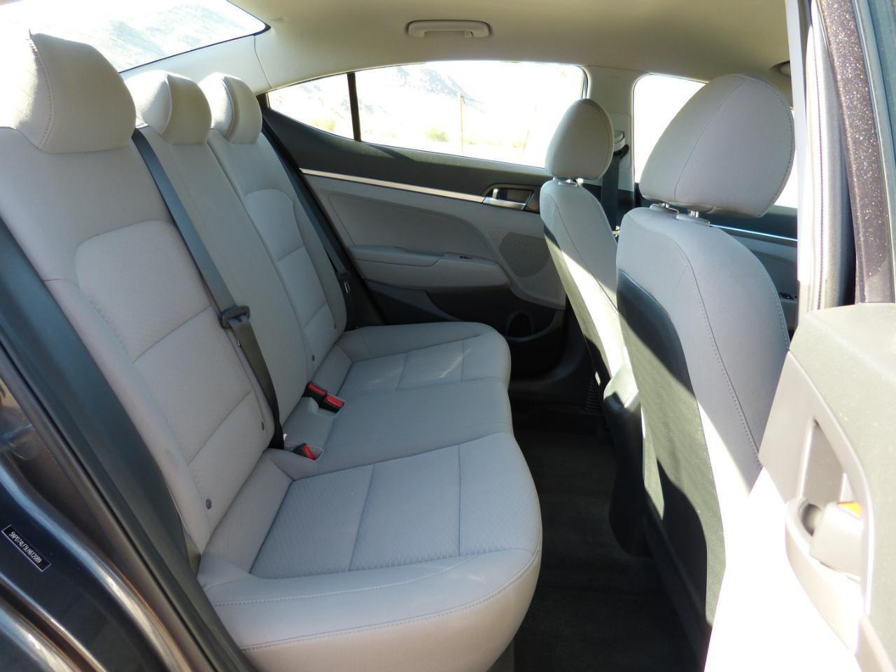 Hyundai Elantra SE 6AT 2020