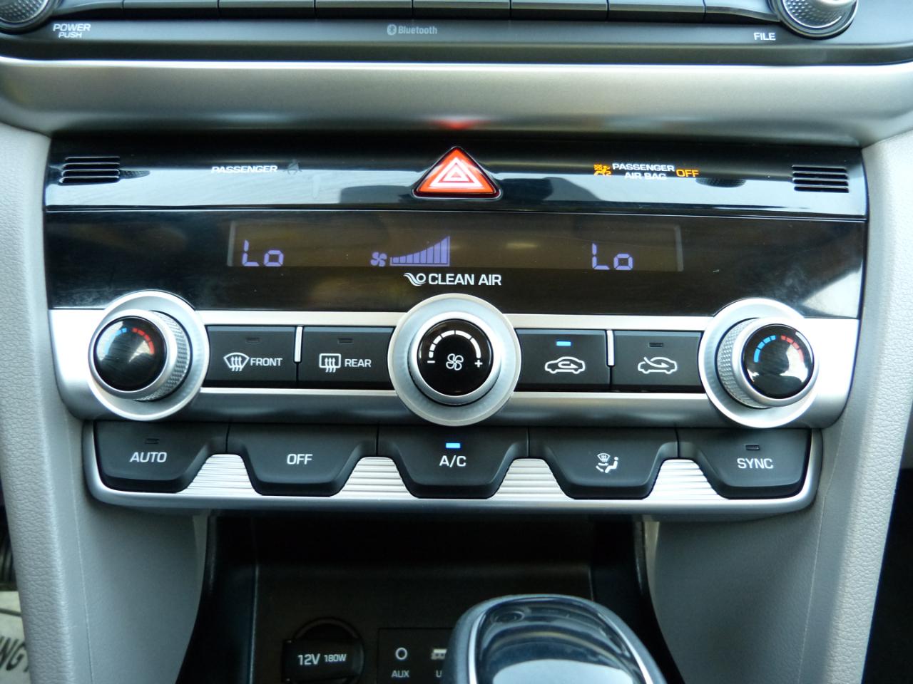 Hyundai Elantra SE 6AT 2020