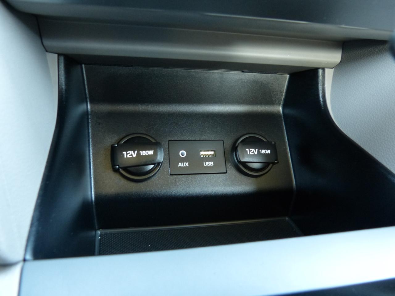 Hyundai Elantra SE 6AT 2020
