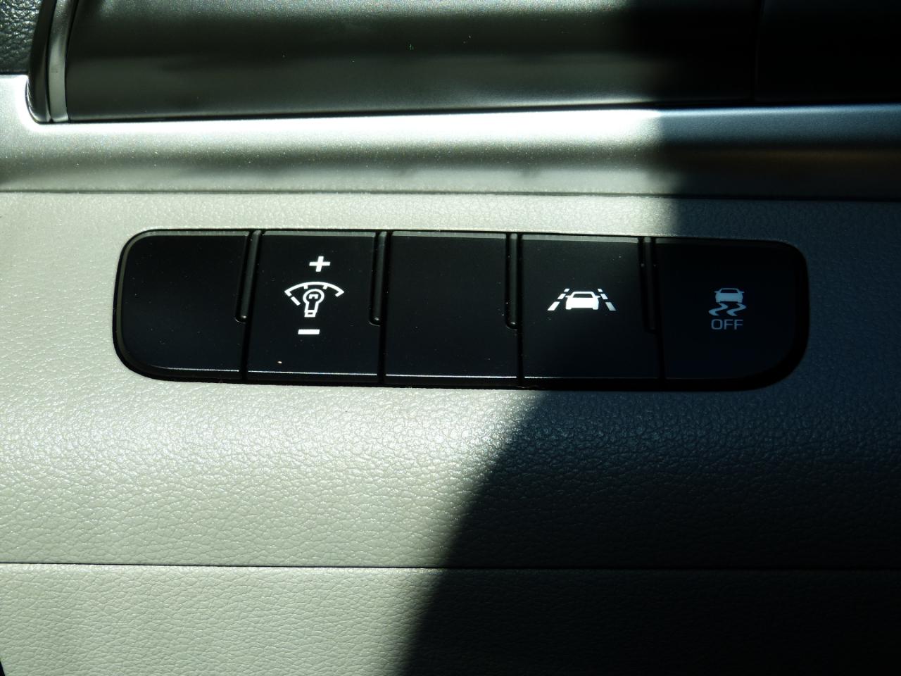 Hyundai Elantra SE 6AT 2020