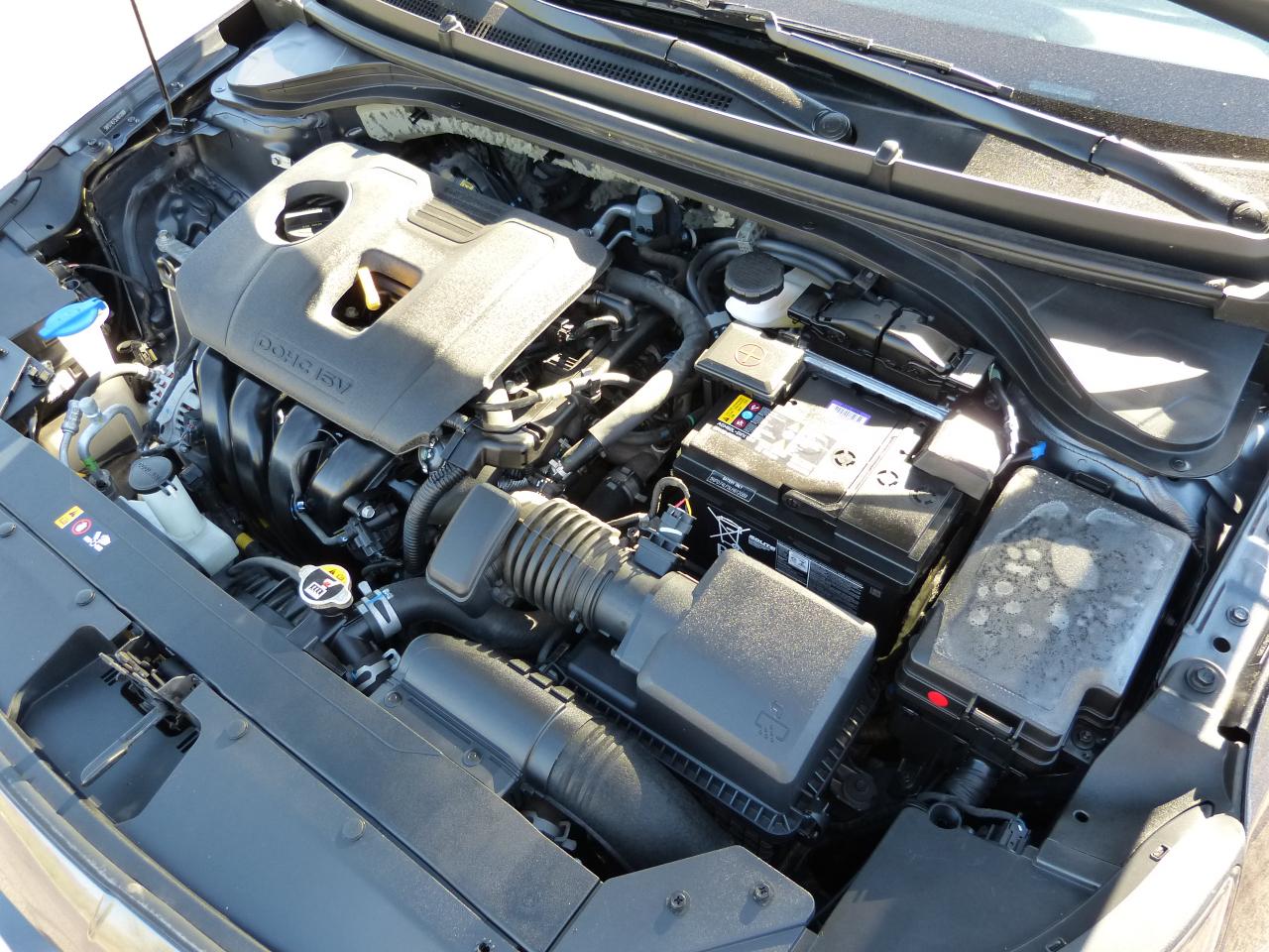 Hyundai Elantra SE 6AT 2020