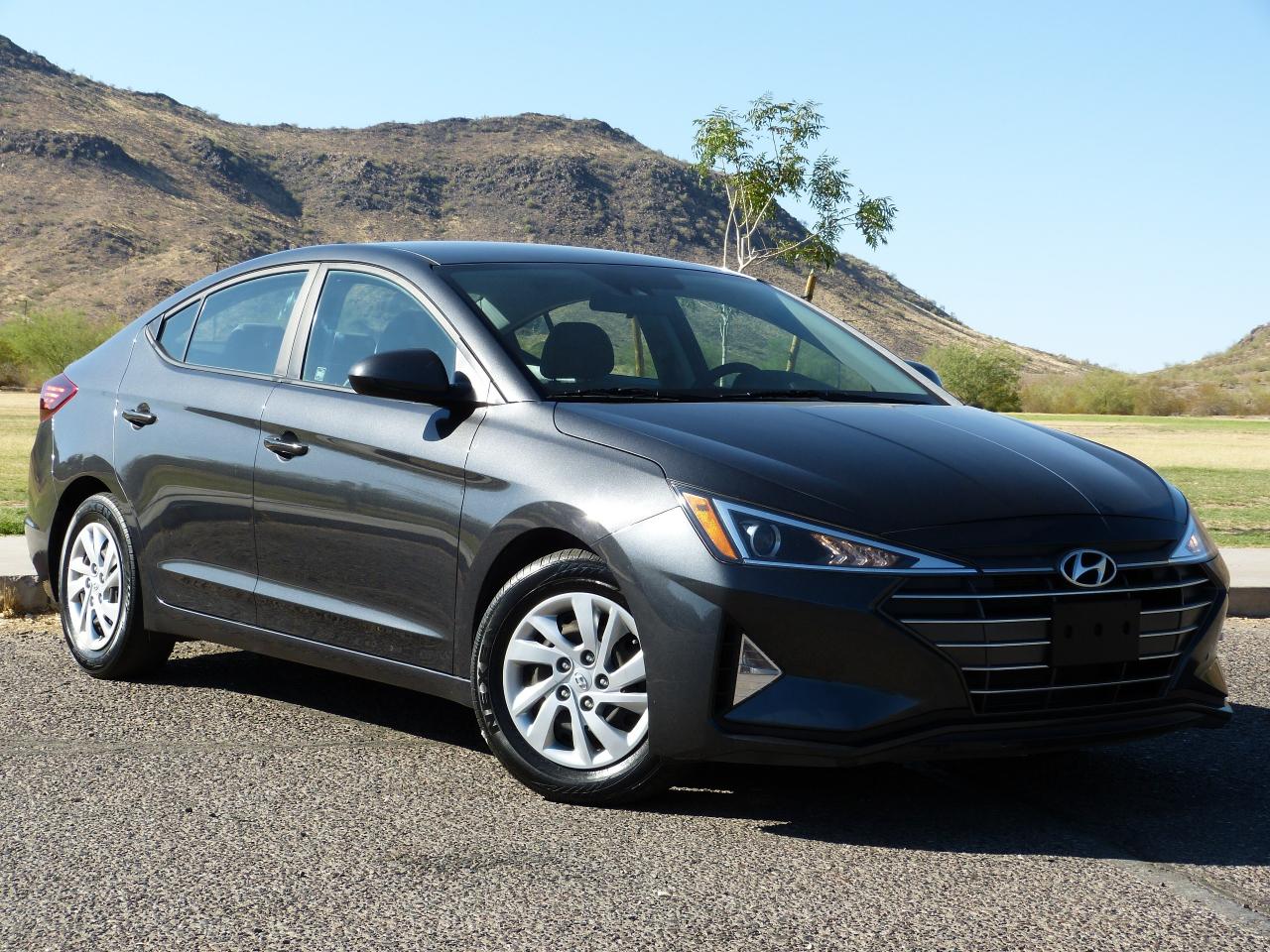 Hyundai Elantra SE 6AT 2020
