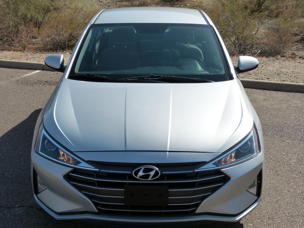Hyundai Elantra SE 6AT 2019