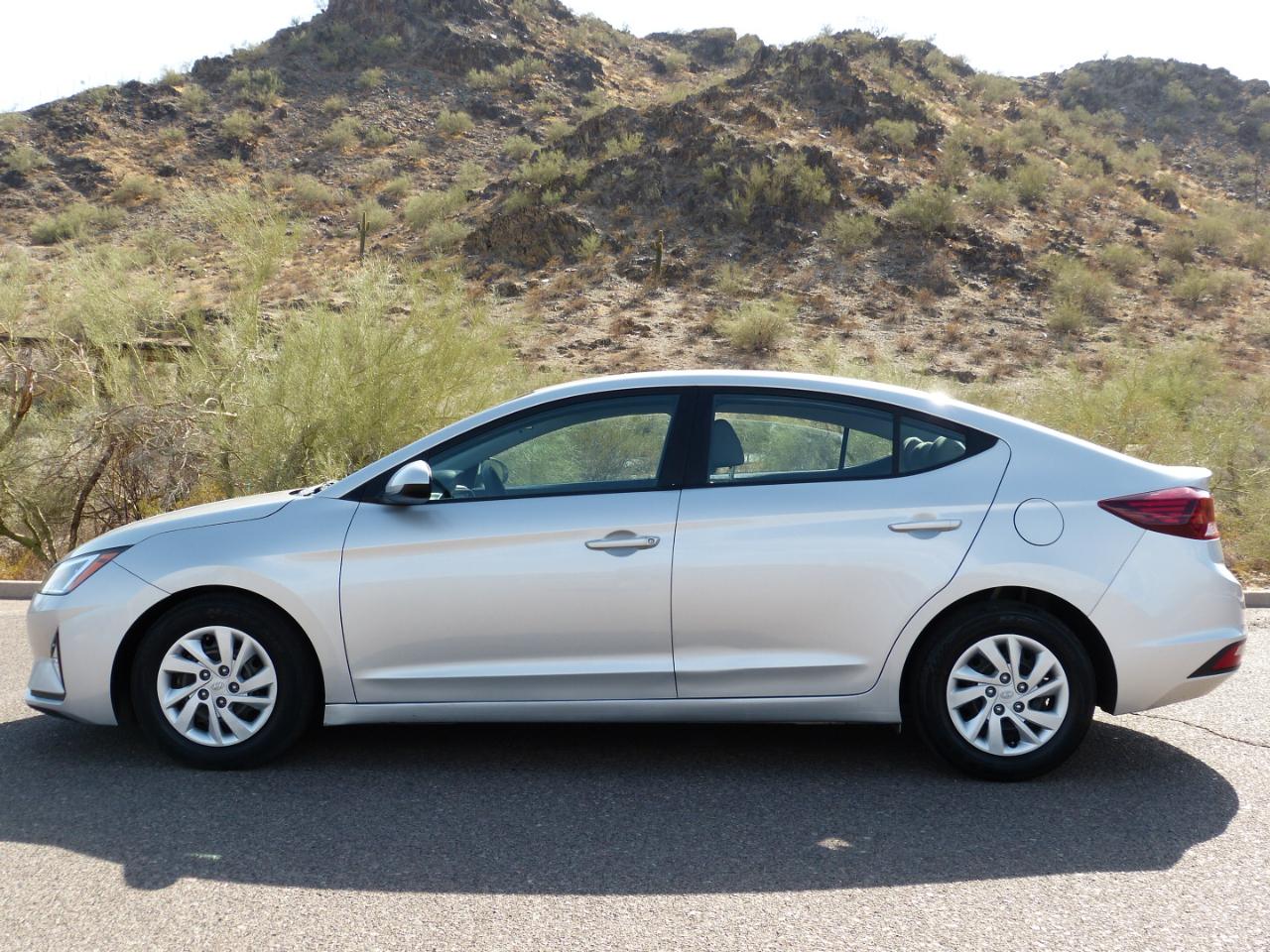 Hyundai Elantra SE 6AT 2019