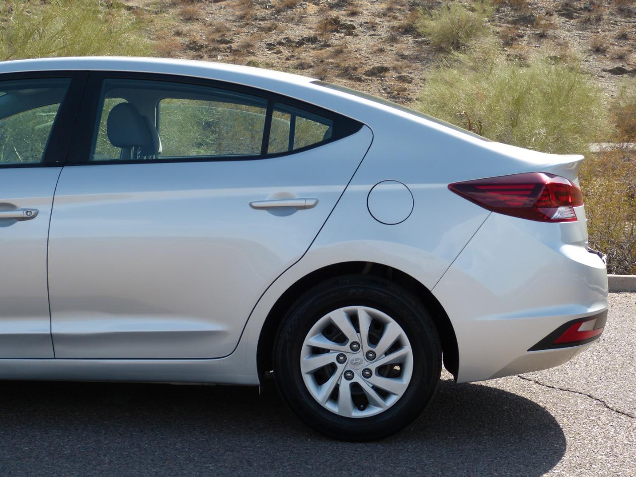 Hyundai Elantra SE 6AT 2019