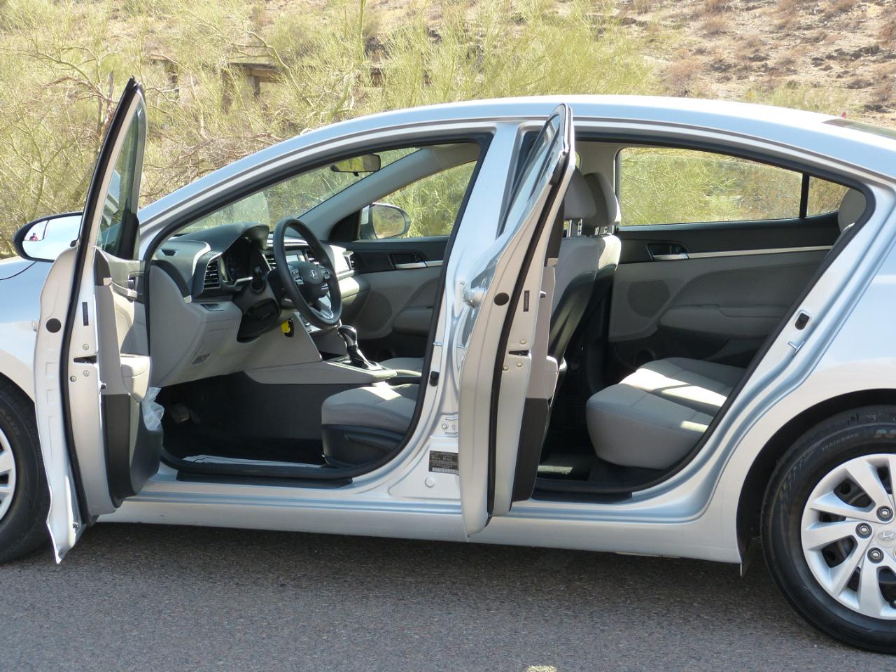 Hyundai Elantra SE 6AT 2019