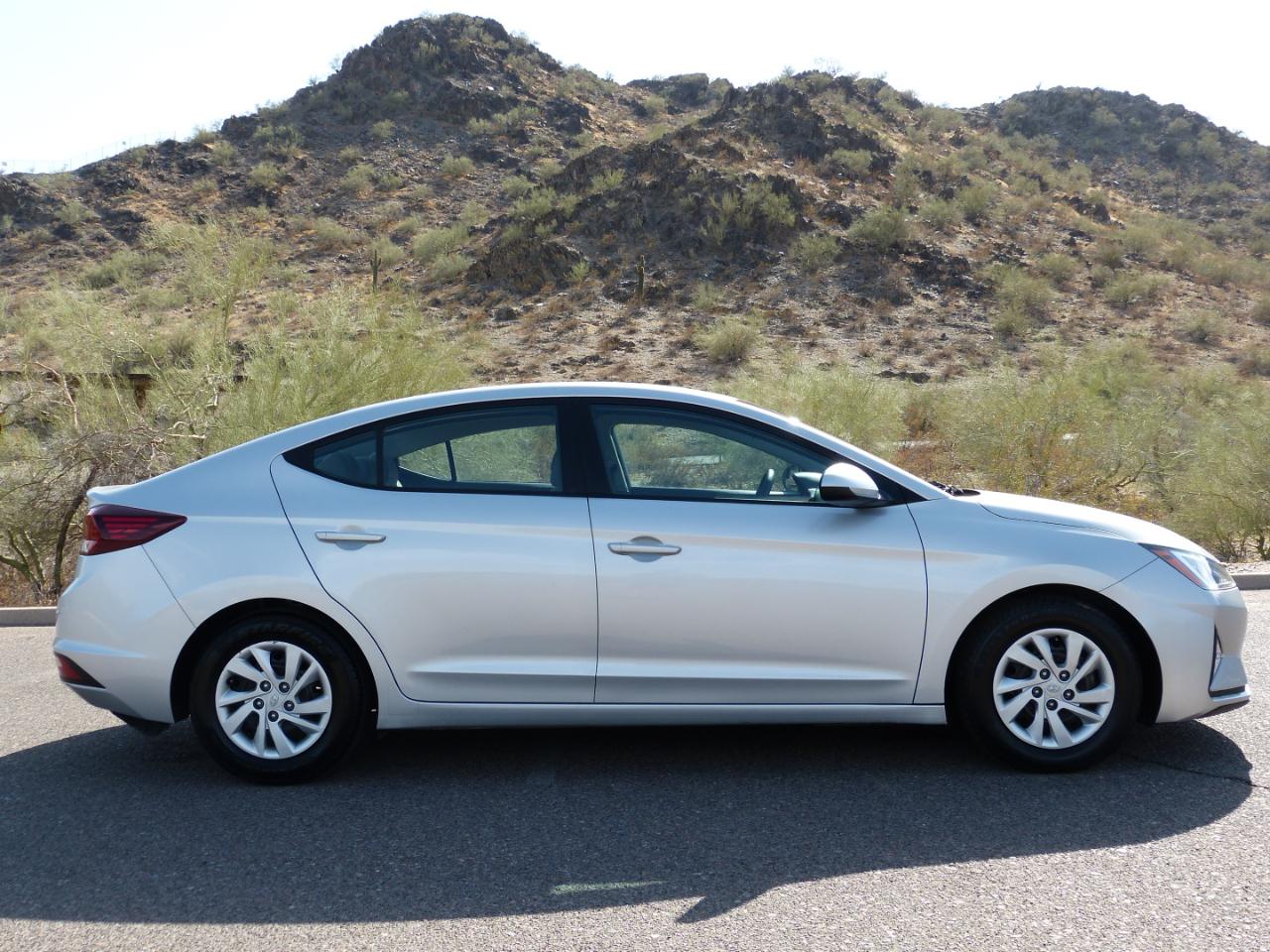 Hyundai Elantra SE 6AT 2019