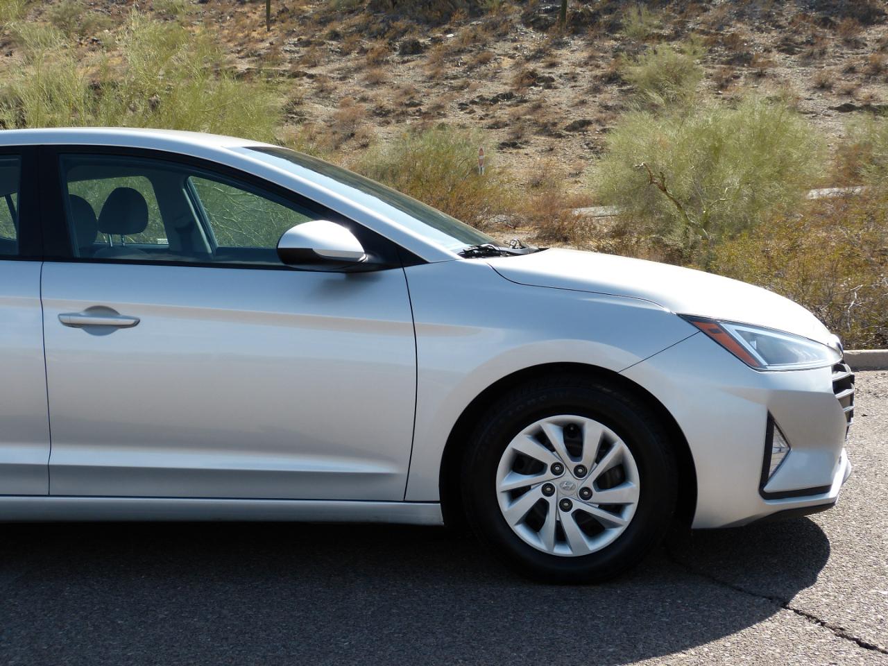 Hyundai Elantra SE 6AT 2019