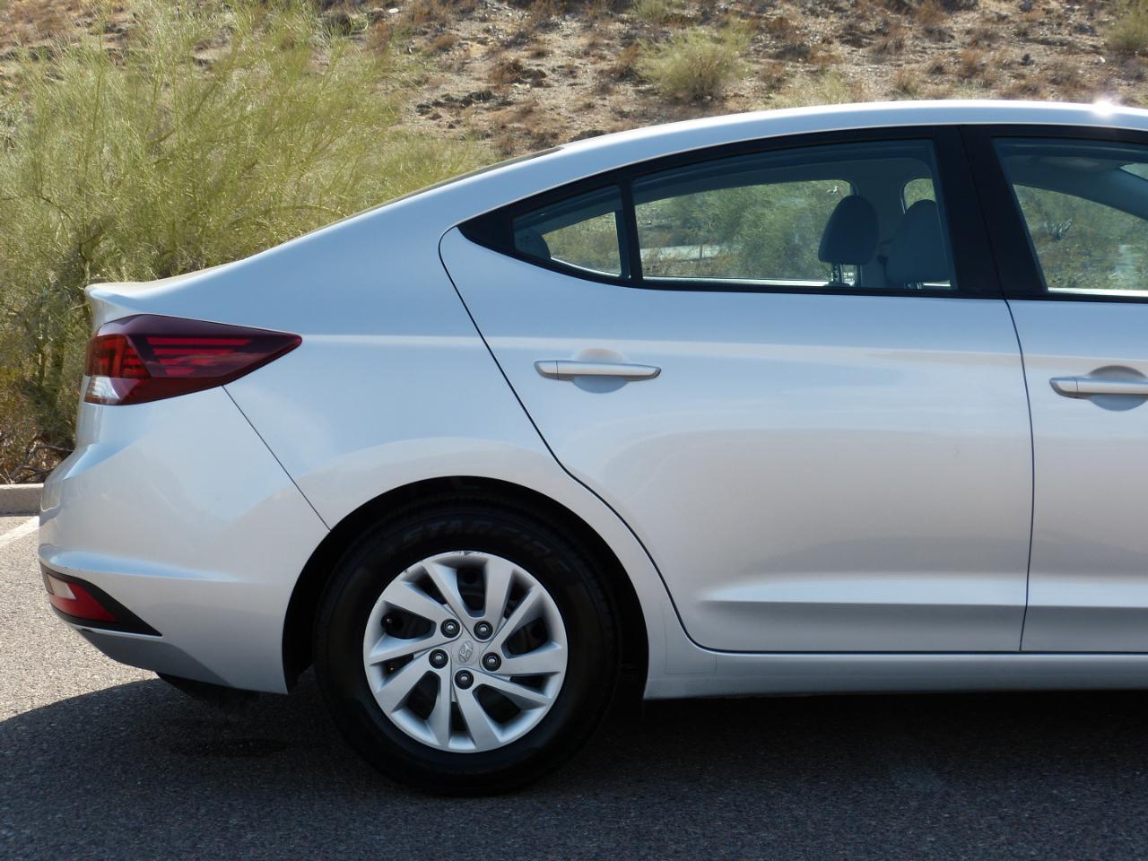 Hyundai Elantra SE 6AT 2019