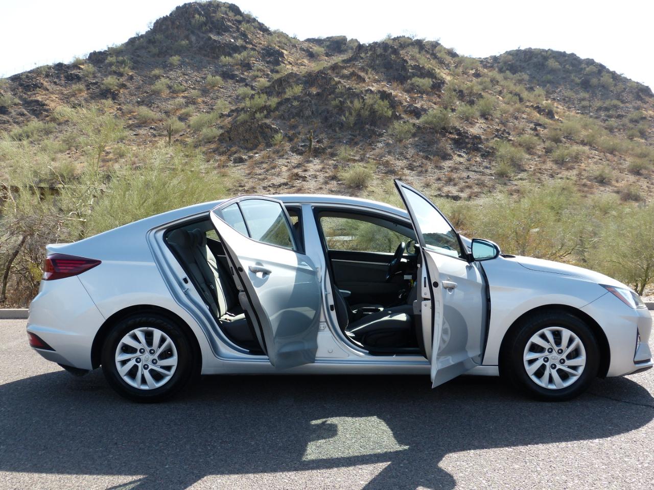Hyundai Elantra SE 6AT 2019