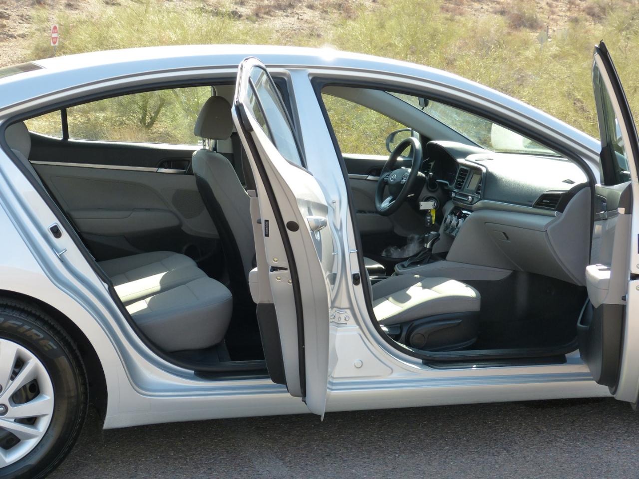 Hyundai Elantra SE 6AT 2019