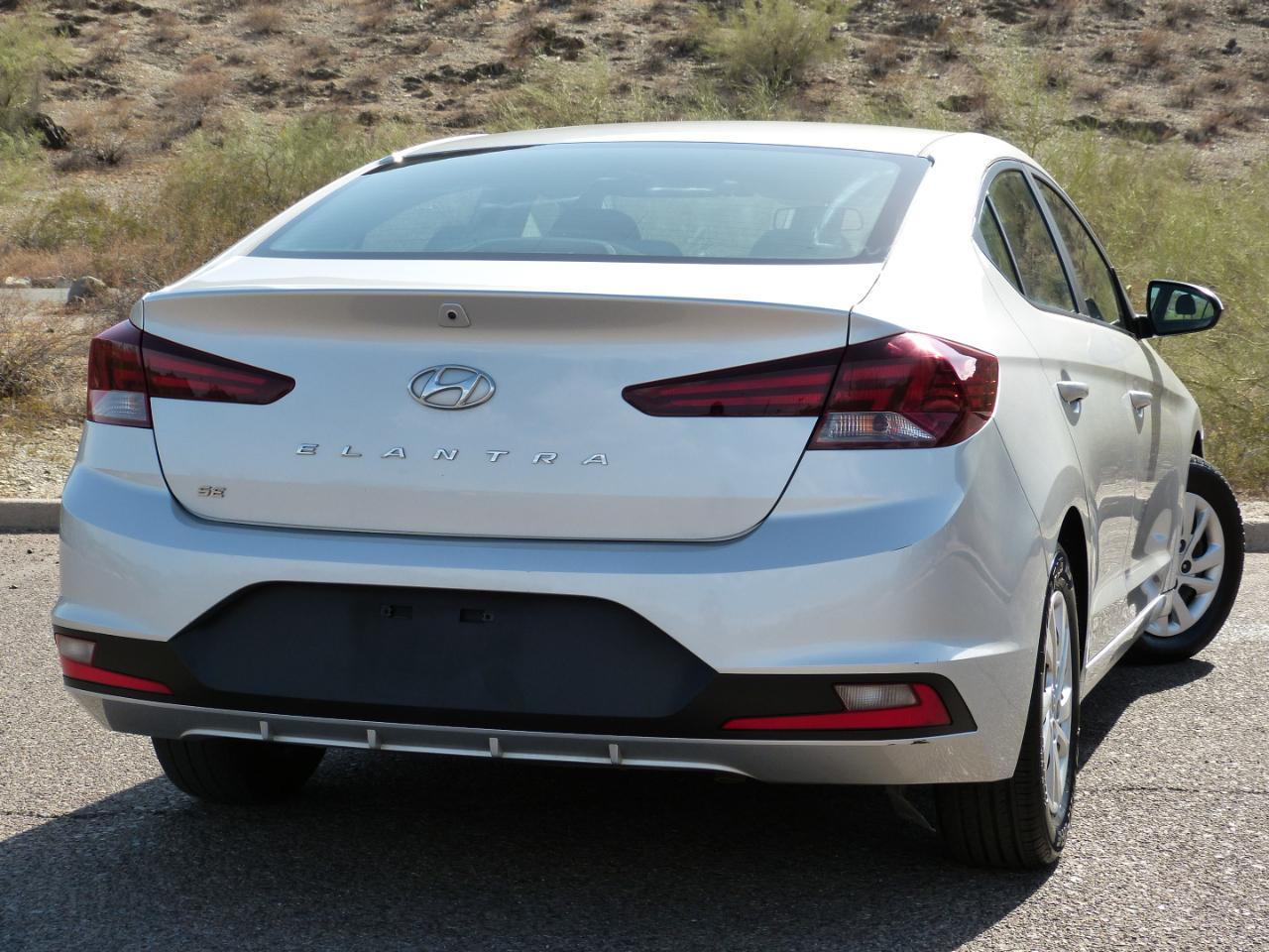 Hyundai Elantra SE 6AT 2019