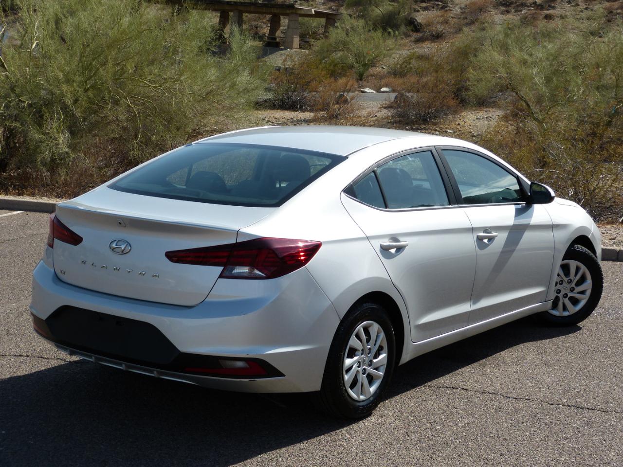 Hyundai Elantra SE 6AT 2019