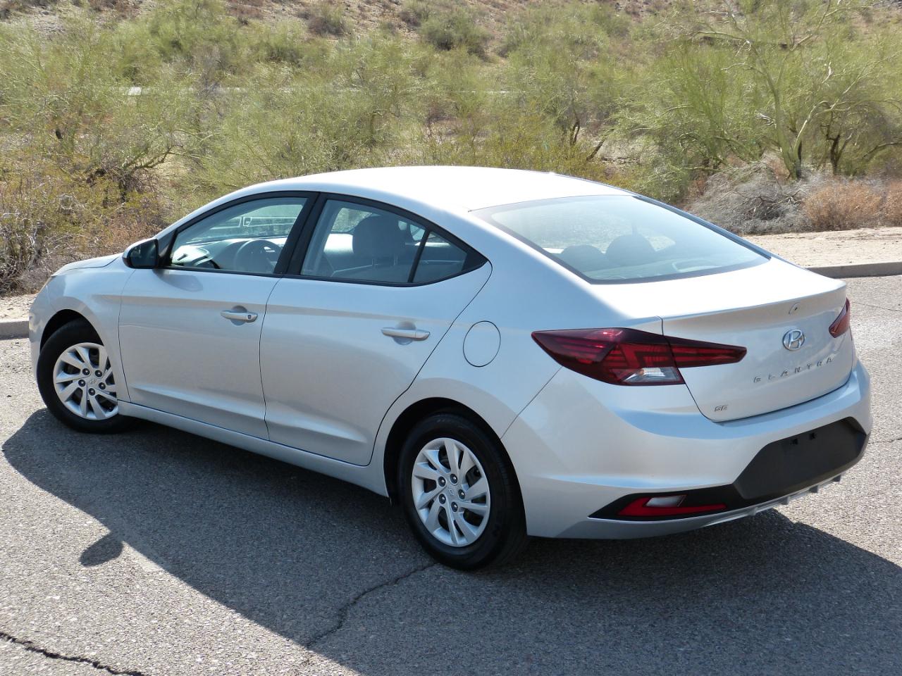 Hyundai Elantra SE 6AT 2019