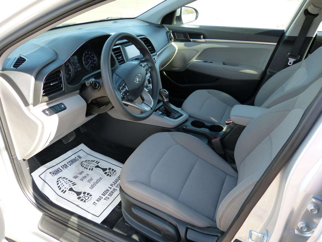 Hyundai Elantra SE 6AT 2019