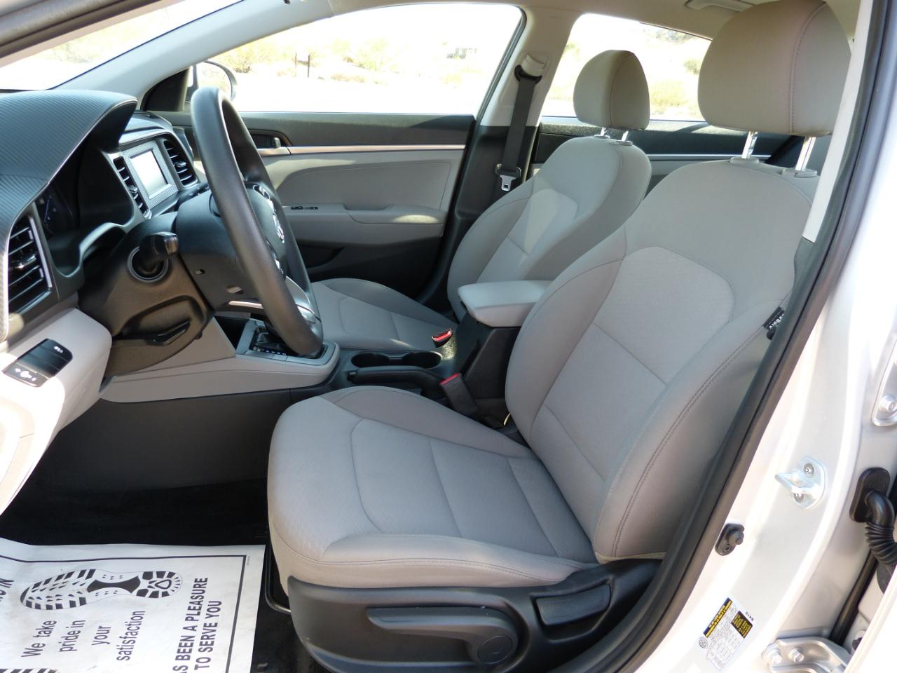 Hyundai Elantra SE 6AT 2019