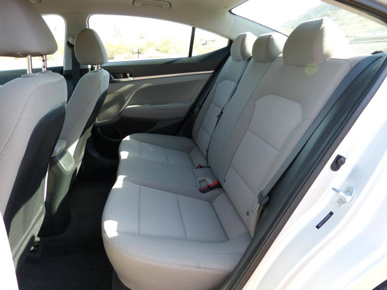 Hyundai Elantra SE 6AT 2019