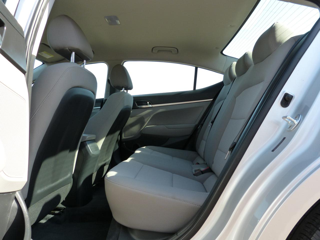 Hyundai Elantra SE 6AT 2019