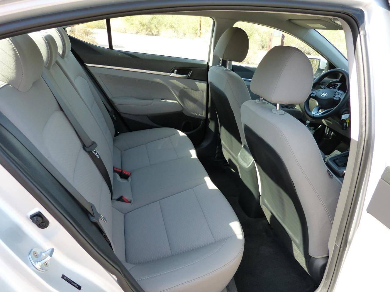 Hyundai Elantra SE 6AT 2019