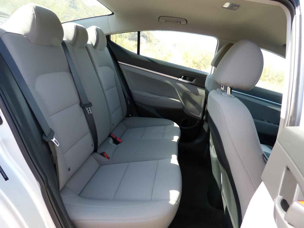 Hyundai Elantra SE 6AT 2019