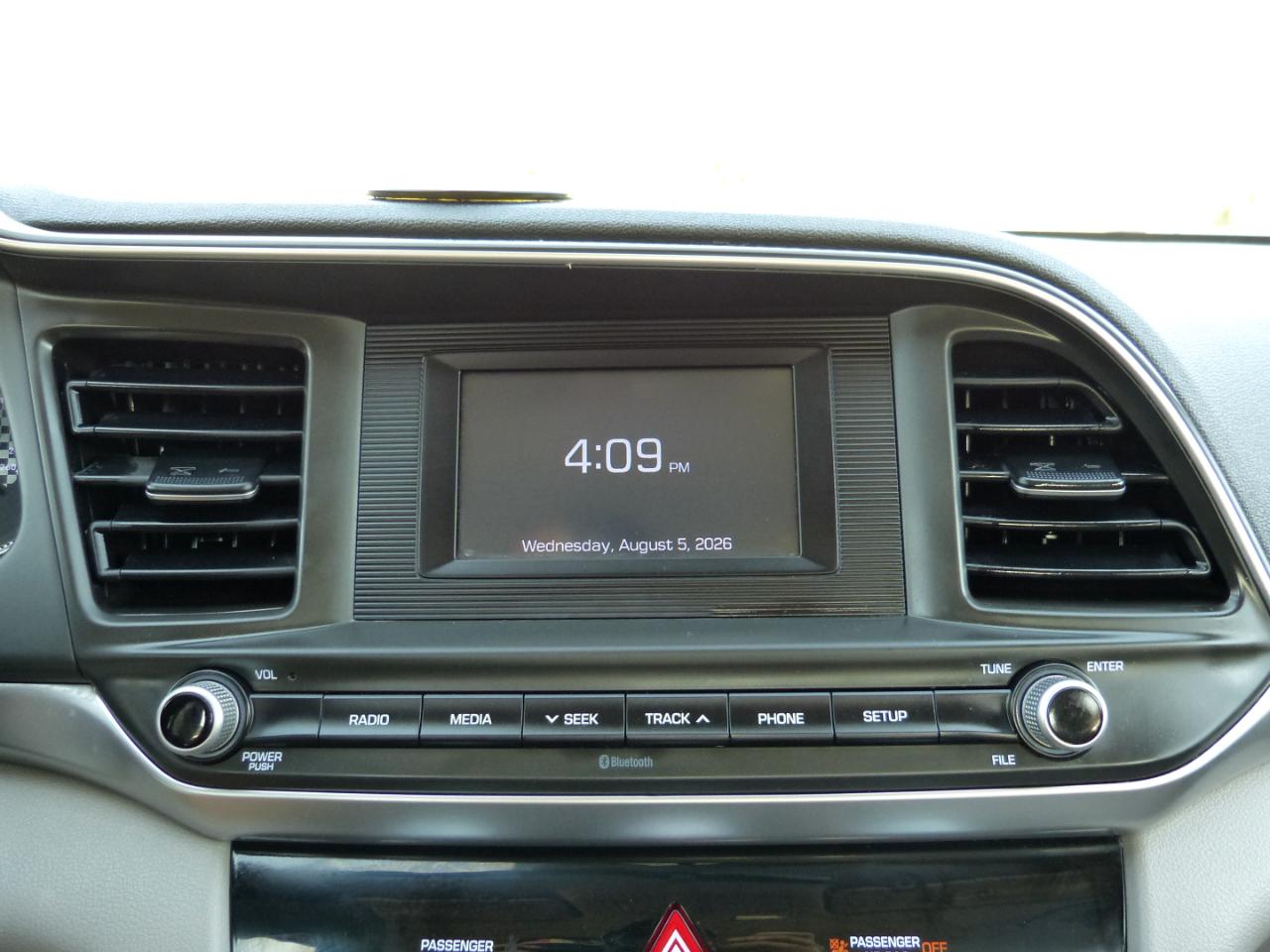 Hyundai Elantra SE 6AT 2019