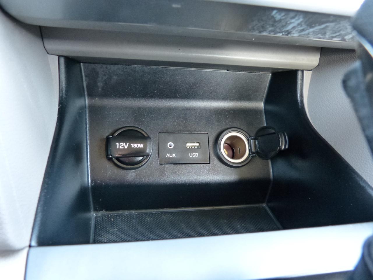 Hyundai Elantra SE 6AT 2019