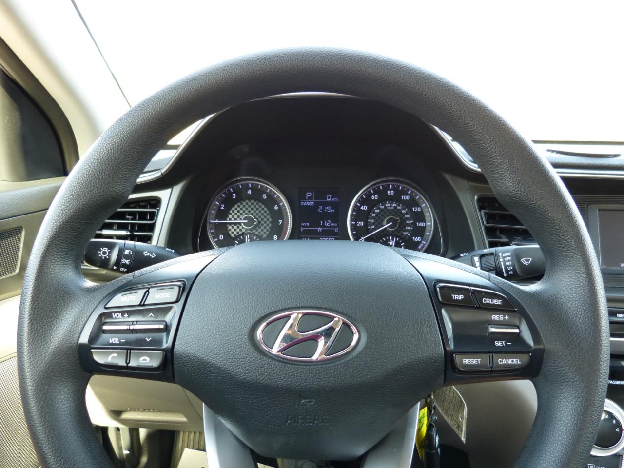 Hyundai Elantra SE 6AT 2019
