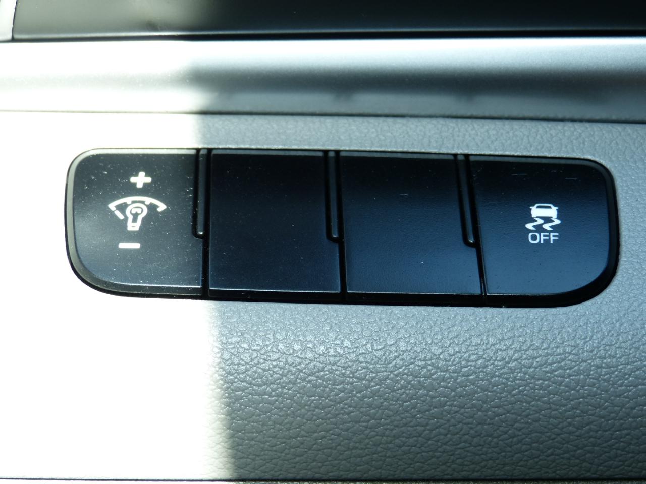 Hyundai Elantra SE 6AT 2019