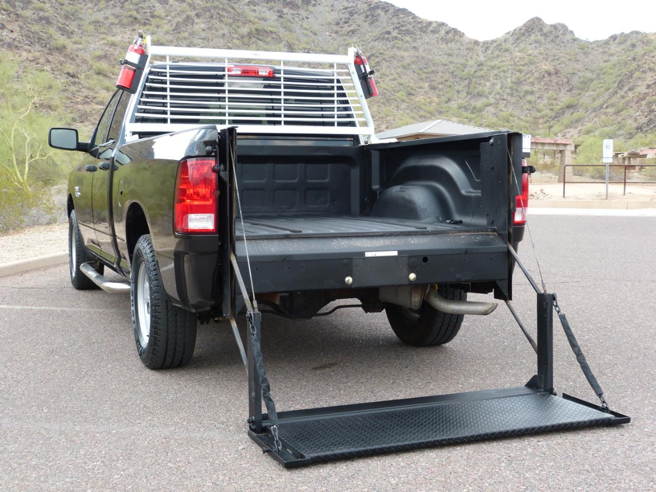 RAM 1500 Tradesman Quad Cab 4WD 2016