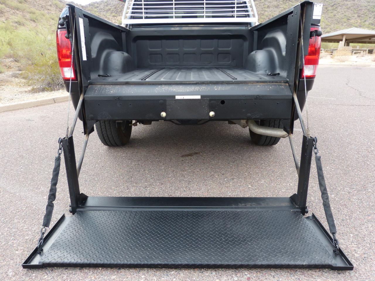 RAM 1500 Tradesman Quad Cab 4WD 2016