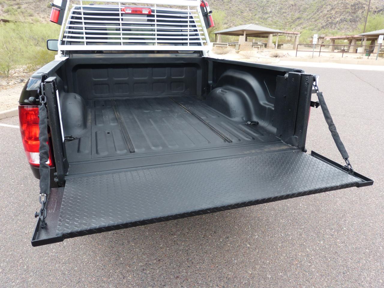 RAM 1500 Tradesman Quad Cab 4WD 2016