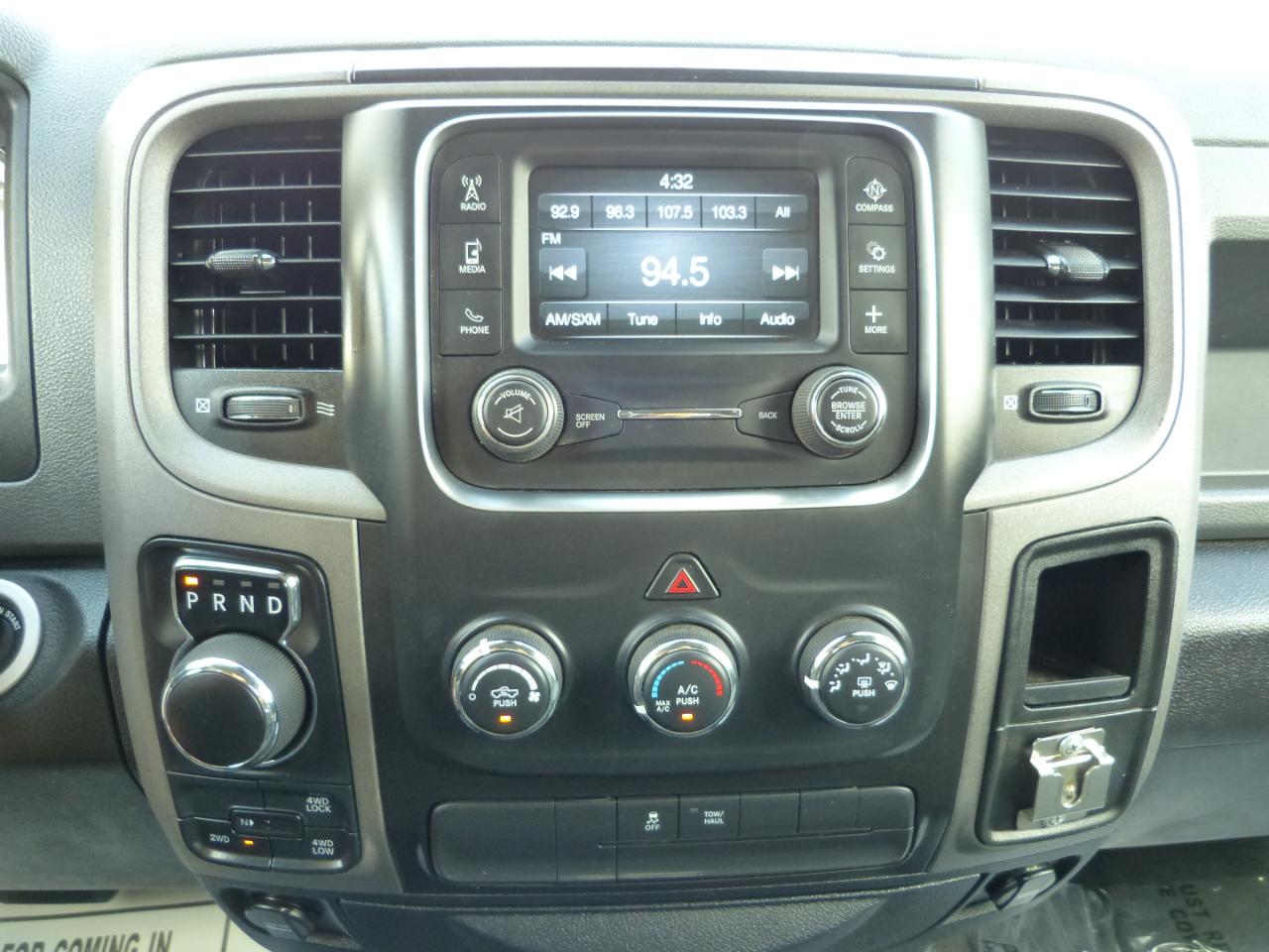 RAM 1500 Tradesman Quad Cab 4WD 2016