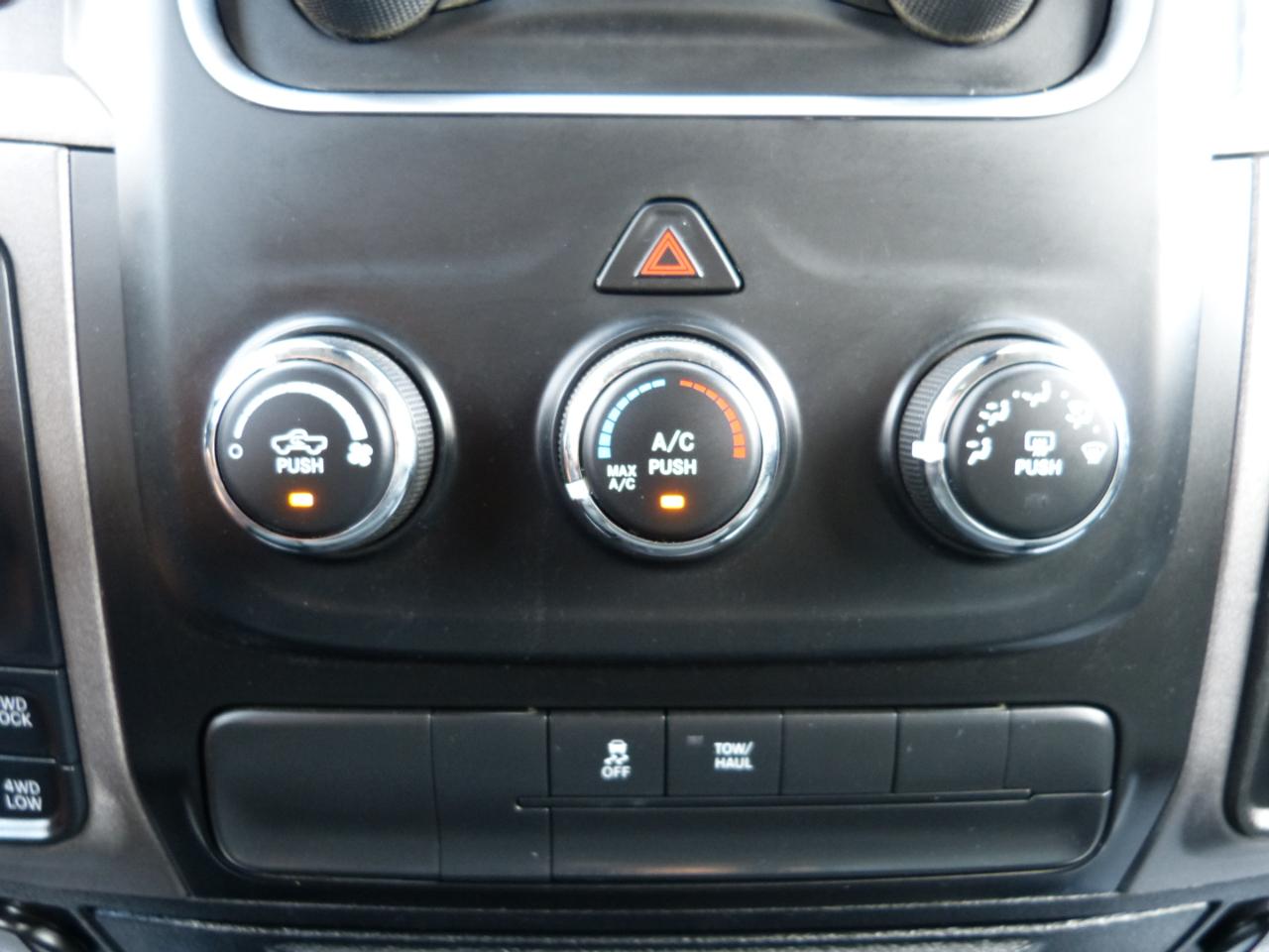 RAM 1500 Tradesman Quad Cab 4WD 2016