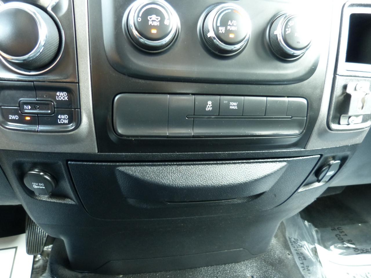 RAM 1500 Tradesman Quad Cab 4WD 2016